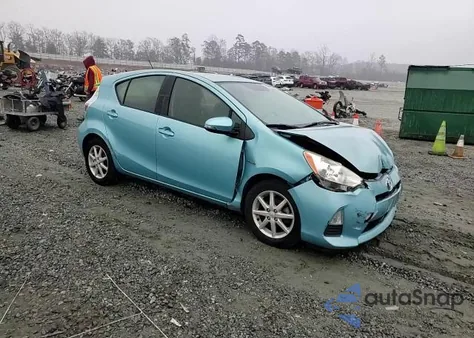 2013 Toyota Prius C z USA, uszkodzony, nr VIN JTDKDTB38D1044284